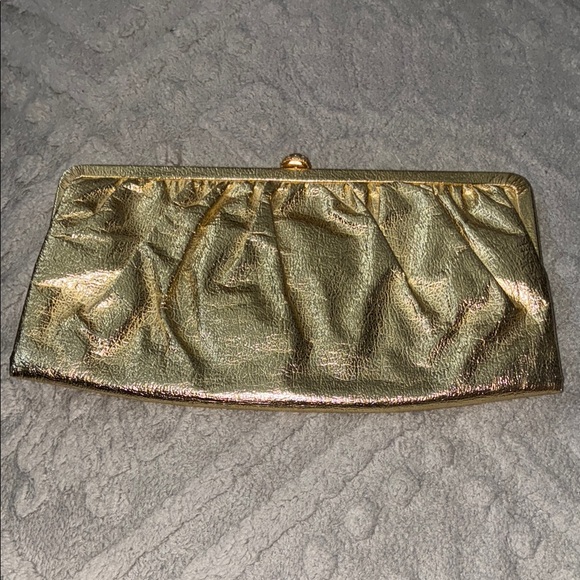 no brand Handbags - Glamorous Gold Textured Clutch with Vintage Charm